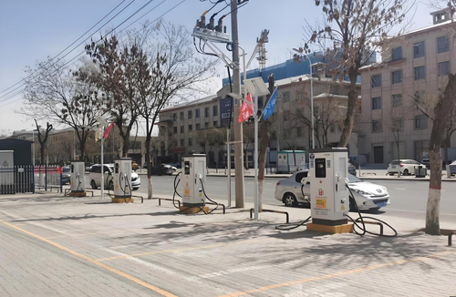 에 대한 최신 회사 뉴스 듀어 에너지 글로벌 EV 충전 솔루션: 모바일 자동차 충전기와 휴대용 EV 충전기