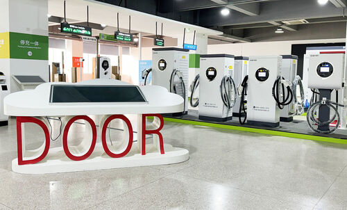 에 대한 최신 회사 뉴스 심층 분석: 배터리 에너지 저장 시스템 및 모바일 EV 충전 스테이션 배포의 투자 수익률(ROI)